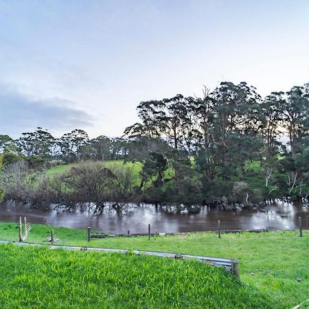 Platypus Waters B&B Смиттон Экстерьер фото