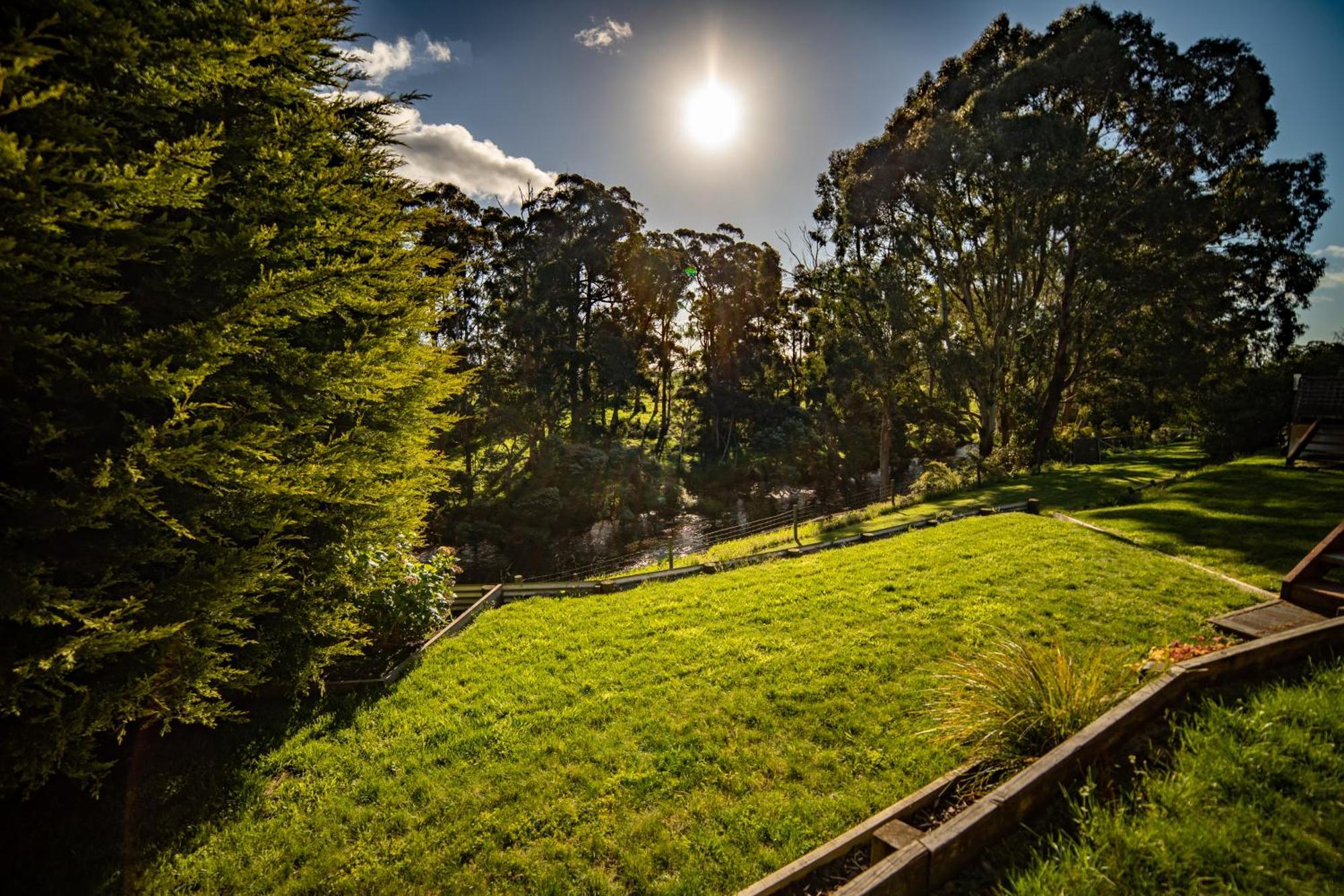 Platypus Waters B&B Смиттон Экстерьер фото